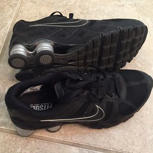 Black Nike shox women’s sz 8.5